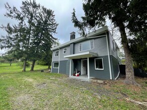 1813 Clairton Rd in West Mifflin, PA - Building Photo - Building Photo