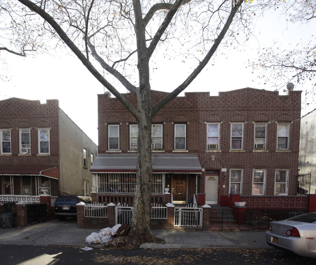 156 E 93rd St in Brooklyn, NY - Foto de edificio - Building Photo