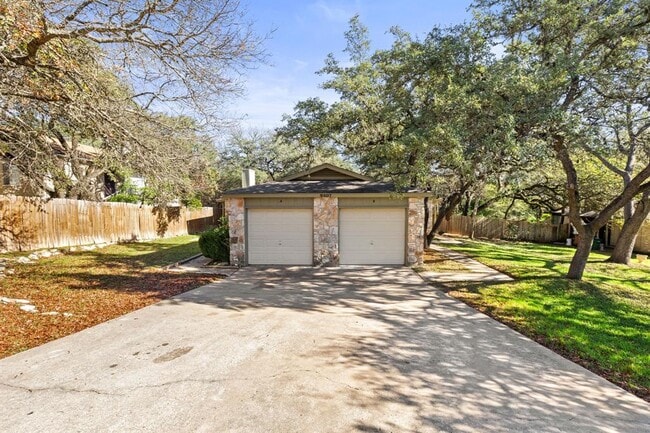property at 9807 Hundred Oaks Cir
