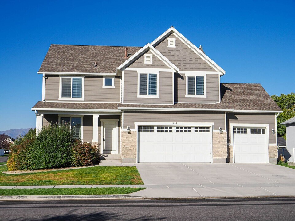 869 N Leo Ln in Lehi, UT - Foto de edificio