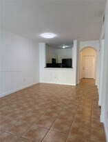 7060 NW 177th St in Hialeah, FL - Building Photo