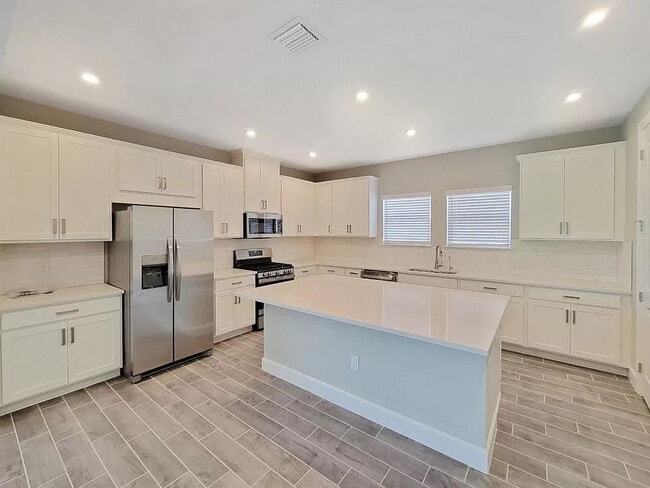 11019 Devonbridge Dr in Palmetto, FL - Foto de edificio - Building Photo