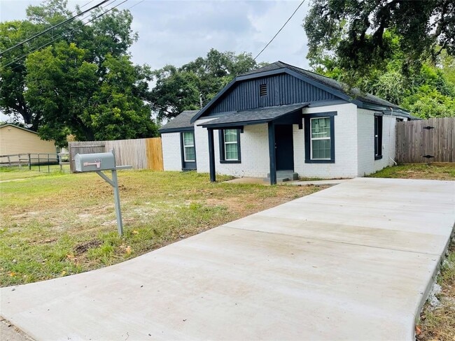 property at 506 N Hackberry St