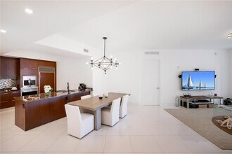 15901 Collins Ave, Unit 707 in Sunny Isles Beach, FL - Foto de edificio - Building Photo