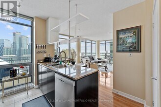 3 Navy Wharf Ct in Toronto, ON - Building Photo - Building Photo