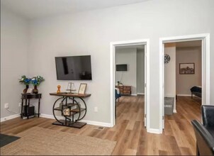 887 Lexington Ave in Cincinnati, OH - Building Photo - Building Photo