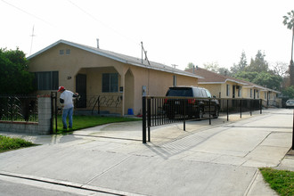 224 W Elm Ave in Burbank, CA - Building Photo - Building Photo