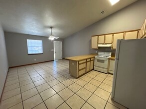 1243 Continental Ct in Tallahassee, FL - Building Photo - Building Photo