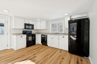 57 Congress St, Unit 1 in Rochester, NH - Building Photo - Building Photo