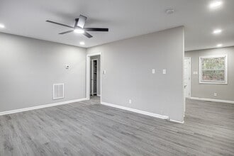 108 Stinson St Ext in Chapel Hill, NC - Building Photo - Building Photo