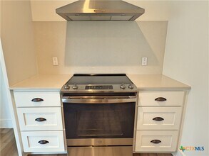 424 Stagecoach Trail in San Marcos, TX - Foto de edificio - Building Photo