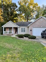 1859 Meadowlark Ln in Niles, OH - Building Photo