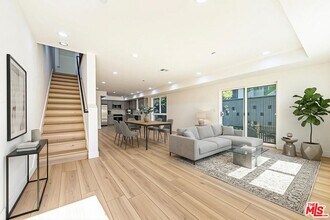 6021 1/2 Romaine St in Los Angeles, CA - Building Photo - Building Photo