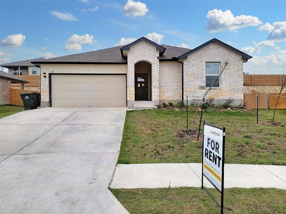 125 Solitude Dr in San Marcos, TX - Building Photo