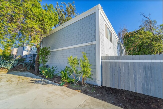 Mellmanor Townhouse in La Mesa, CA - Foto de edificio - Building Photo