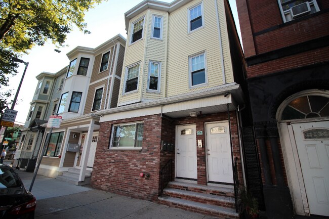 136 Chelsea St