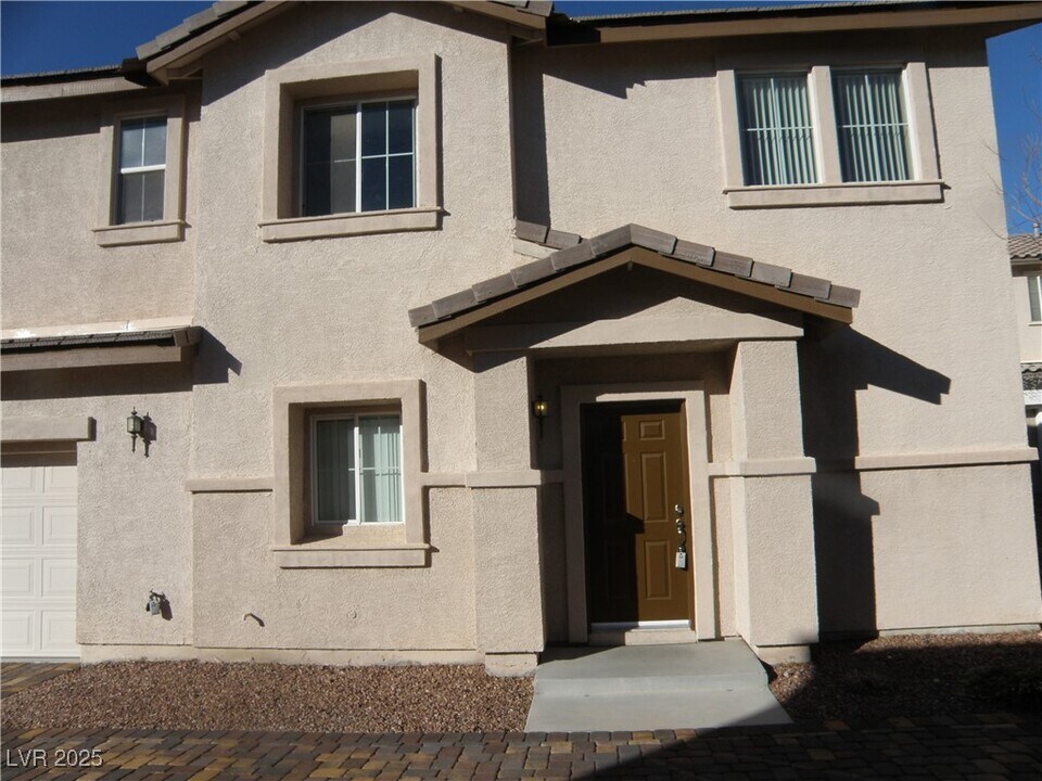 1004 Appaloosa Hills Ave in North Las Vegas, NV - Building Photo