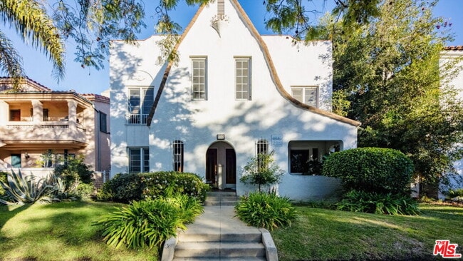 property at 132 N La Peer Dr