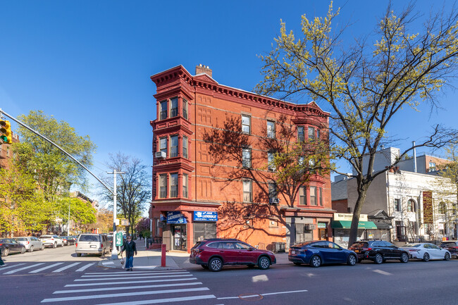 569 11Th Street in Brooklyn, NY - Foto de edificio - Building Photo