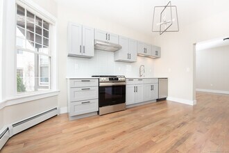 527 E Main St in Bridgeport, CT - Building Photo - Building Photo