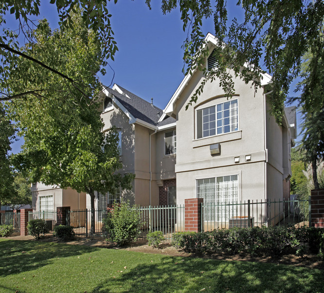 Folsom Boulevard Apartments in Sacramento, CA - Building Photo - Building Photo