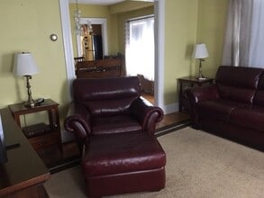 22 Melville Ave in Newton, MA - Foto de edificio - Building Photo