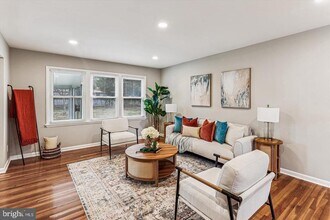 7 Cedar Bluff Ct in Catonsville, MD - Building Photo - Building Photo