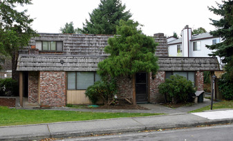 14607 Main St in Bellevue, WA - Building Photo