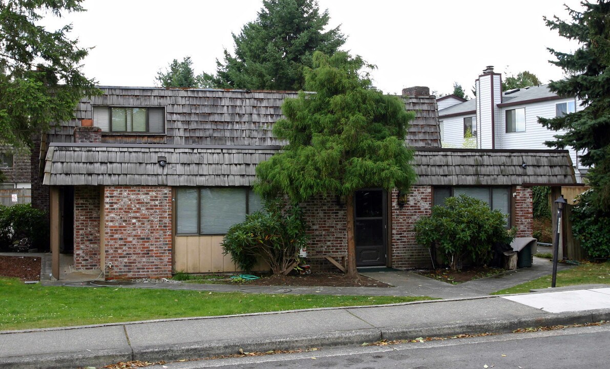 14607 Main St in Bellevue, WA - Building Photo