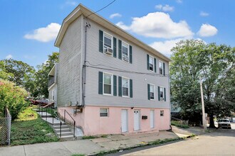 19 Hawkins St in Derby, CT - Foto de edificio - Building Photo