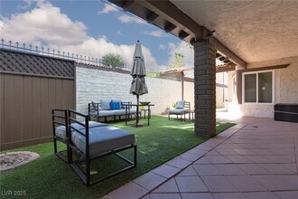 2012 Calle de Espana in Las Vegas, NV - Building Photo - Building Photo