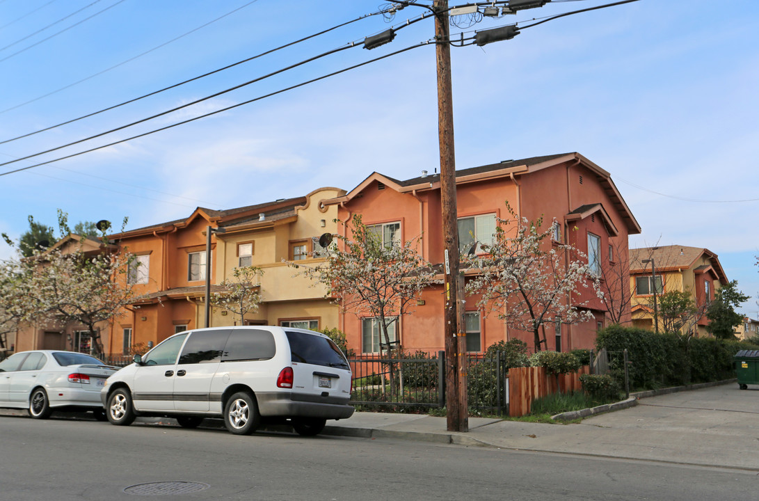 Windemere Apartments in Hayward, CA - Building Photo