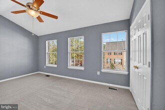 13117 Kidwell Field Rd in Herndon, VA - Building Photo - Building Photo