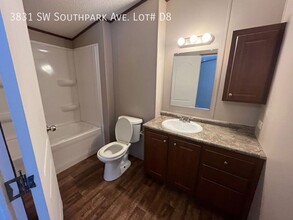 3831 SW South Park Ave in Topeka, KS - Building Photo - Building Photo