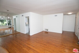 957 Terrace 49 in Los Angeles, CA - Building Photo - Building Photo