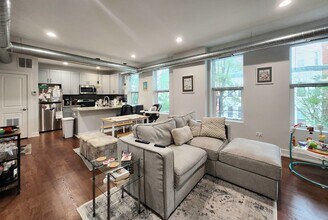 1655 W Wrightwood Ave, Unit 3E in Chicago, IL - Building Photo - Building Photo