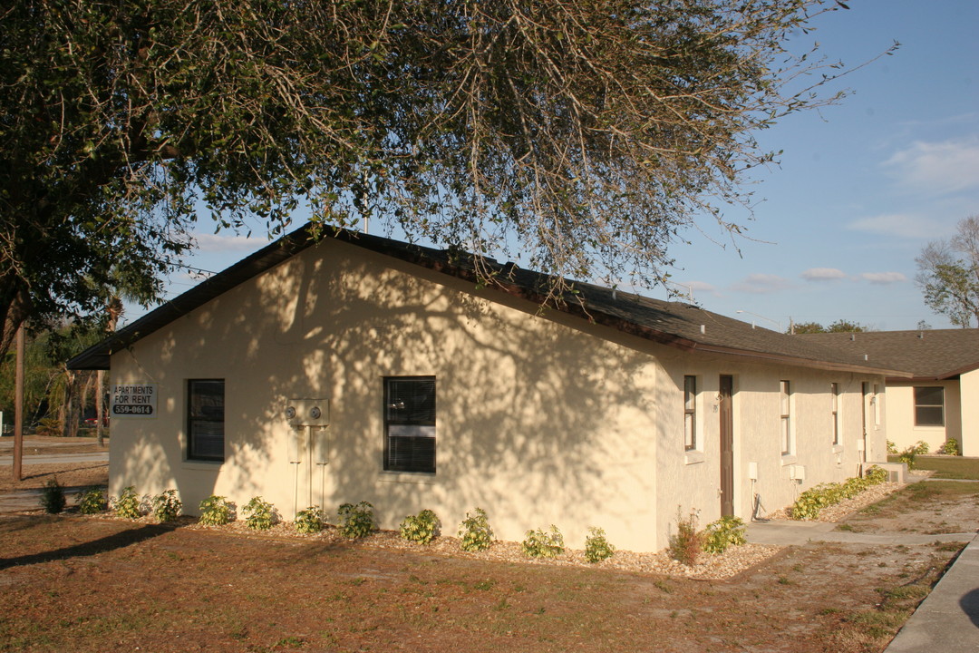 679 E Alfred Ave in Lake Alfred, FL - Building Photo