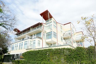 Point at White Oak in Houston, TX - Building Photo