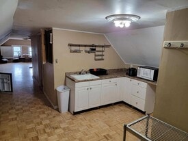 211 Ontario St, Unit Studio in Albany, NY - Building Photo