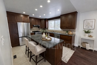 1490 York Rd in Niagara-On-The-Lake, ON - Foto de edificio - Building Photo