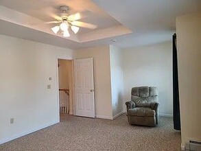 8 Melissa Way in Laconia, NH - Foto de edificio - Building Photo