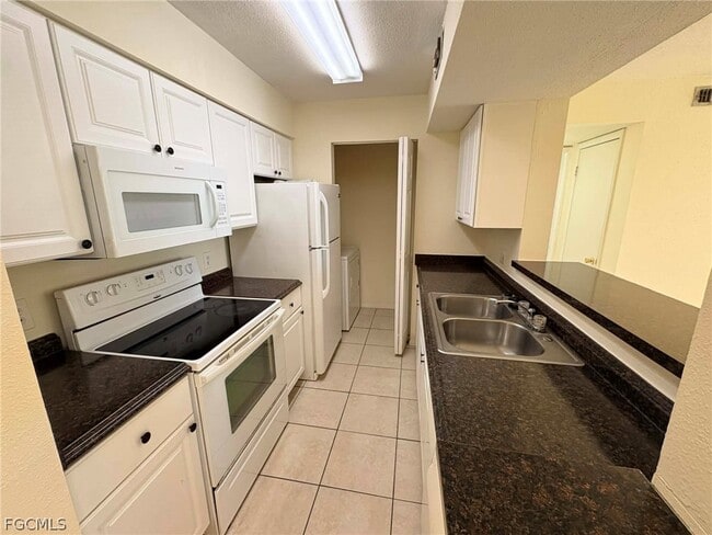 2915 Winkler Ave in Ft. Myers, FL - Building Photo - Building Photo