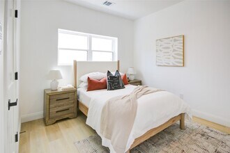 1214 W 24th St in Houston, TX - Building Photo - Building Photo