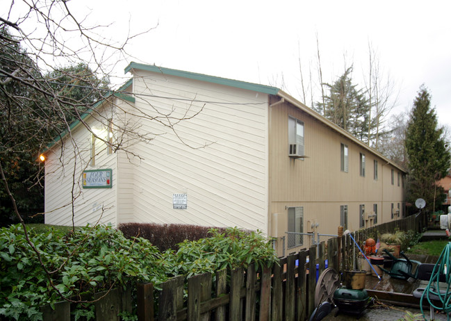 Four Seasons Apartments in Portland, OR - Building Photo - Building Photo