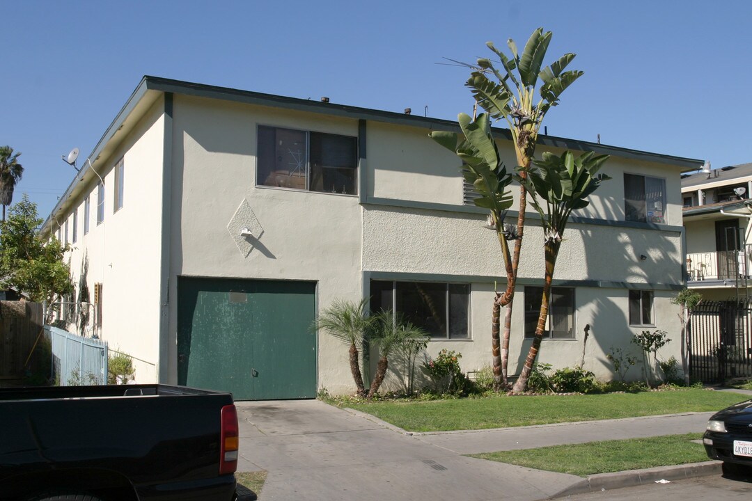 1127-1129 Raymond Ave in Long Beach, CA - Building Photo