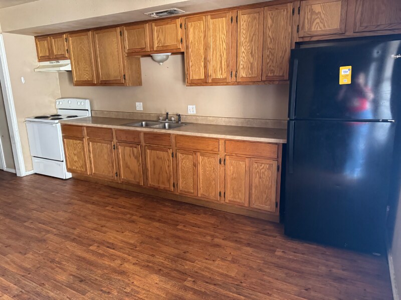750 Bonham St in Paris, TX - Building Photo