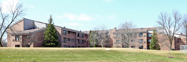 Ridgedale Apartments in Greendale, WI - Foto de edificio - Building Photo