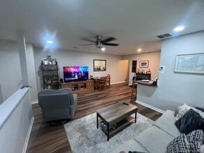 30 Navajo Ct in Brookhaven, NY - Building Photo - Building Photo