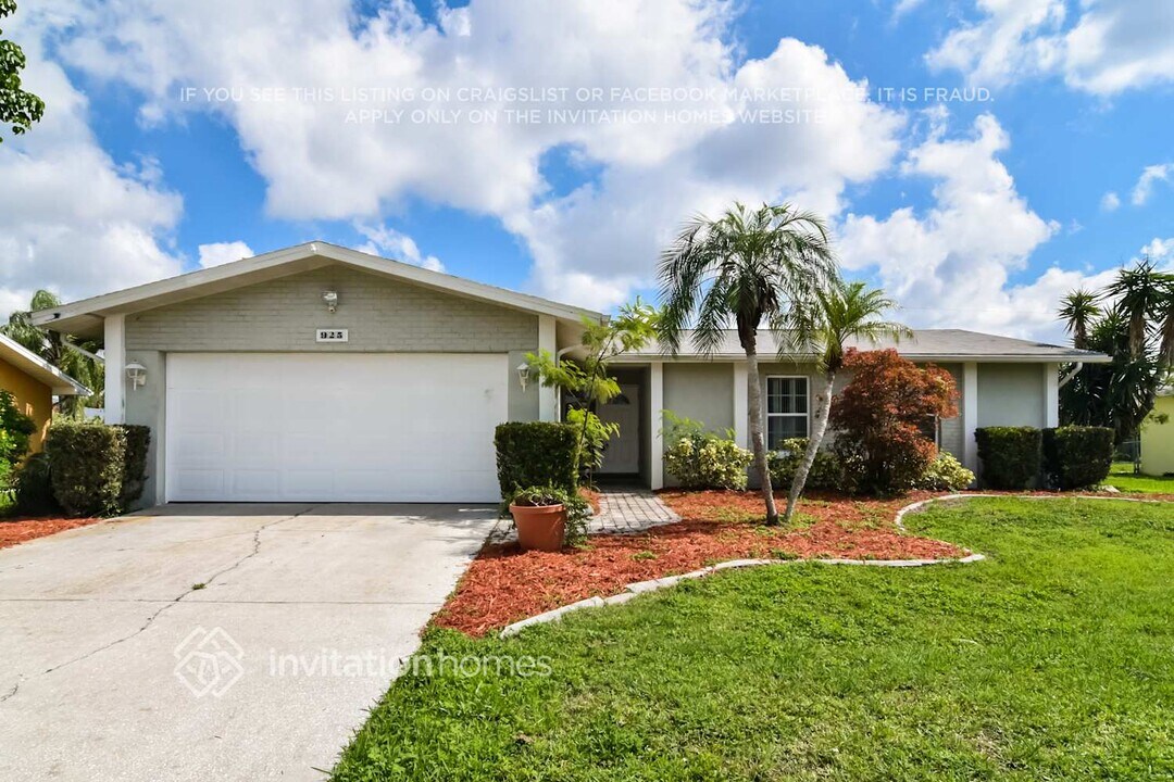 925 SE 27th St in Cape Coral, FL - Building Photo