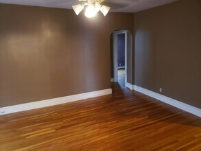 450 Laurel Hill Ave in Cranston, RI - Building Photo - Building Photo